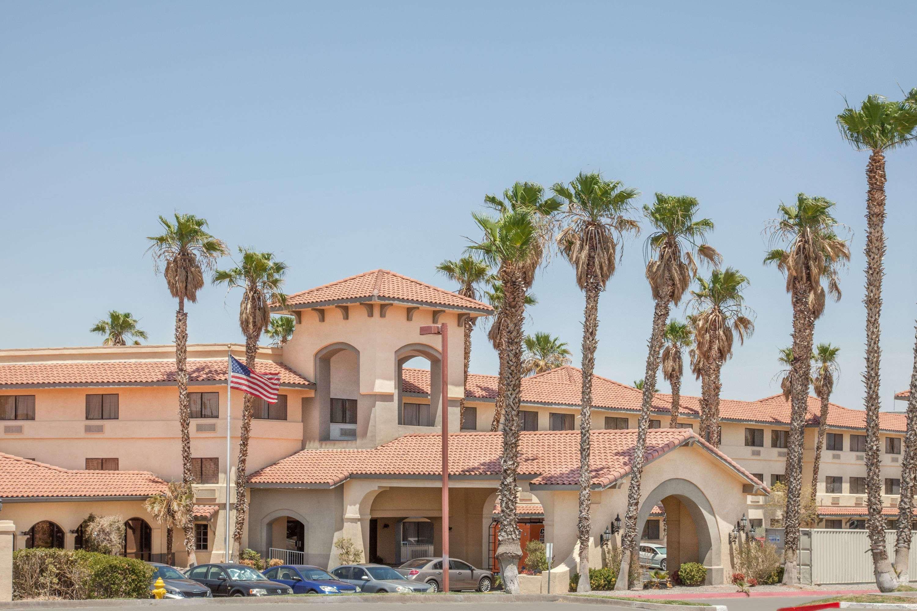 Ramada By Wyndham Barstow Hotel Luaran gambar